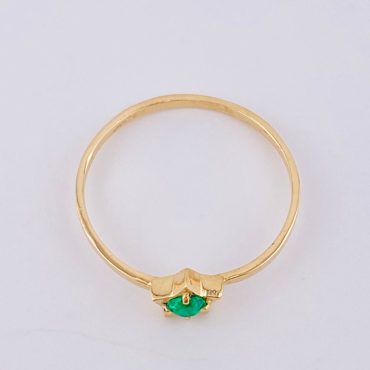 Anillo Solitario Estrella Esmeralda 15pts 1.25gr / T7 / Oro Amarillo 18K ©