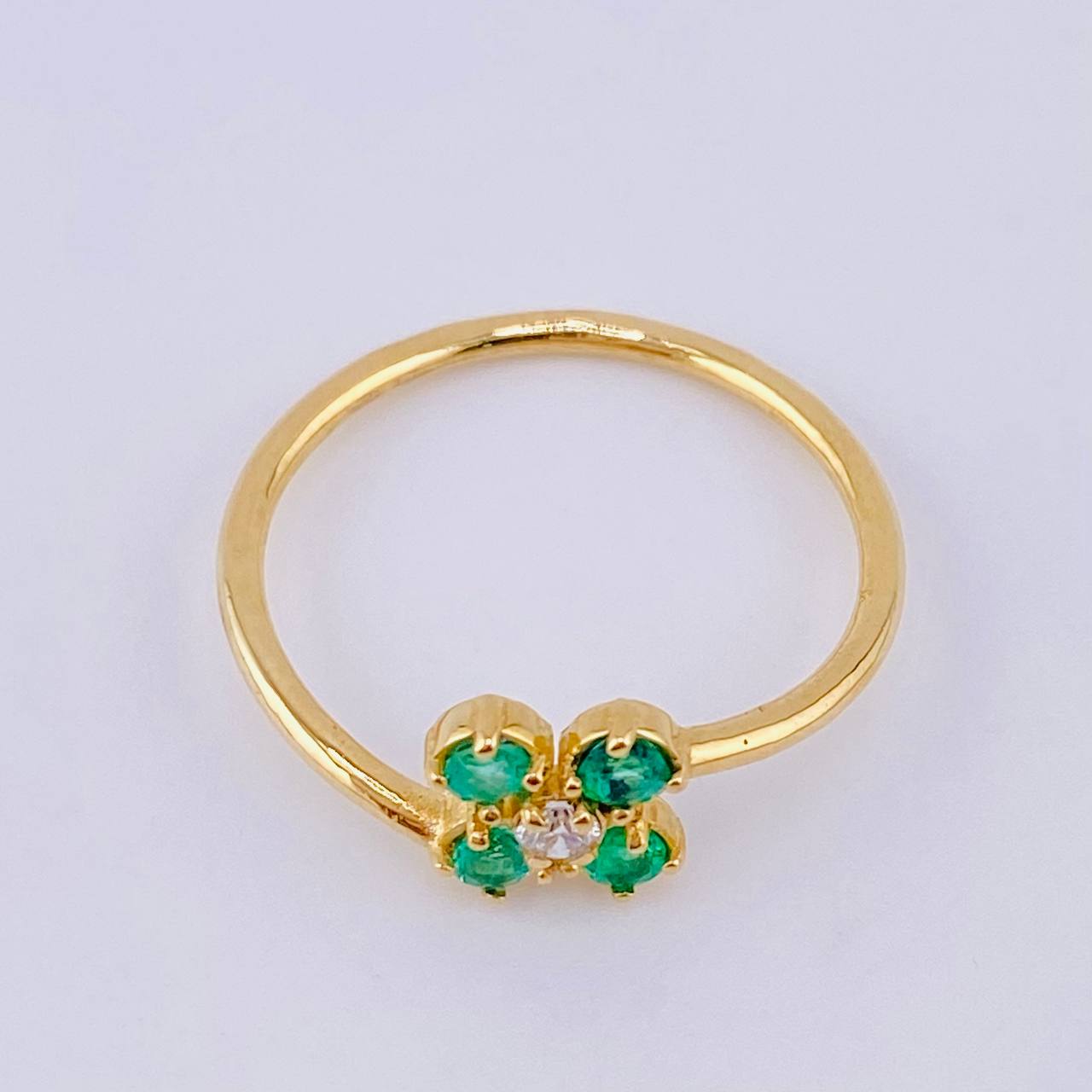 Anillo Trebol 4 Hojas Esmeraldas 15pts Diamantes 2pts 1.95gr / T7 / Oro Amarillo 18K ©