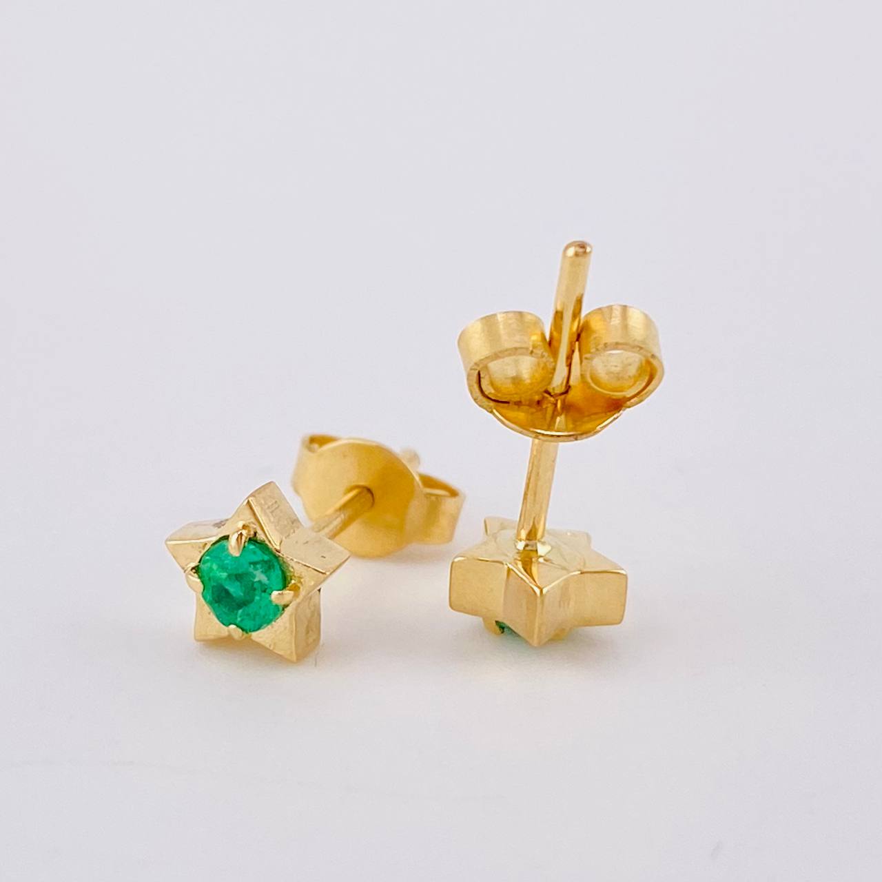 Topos Estrella Esmeraldas 18pts 1.55gr / 5.5mm Oro Amarillo 18K
