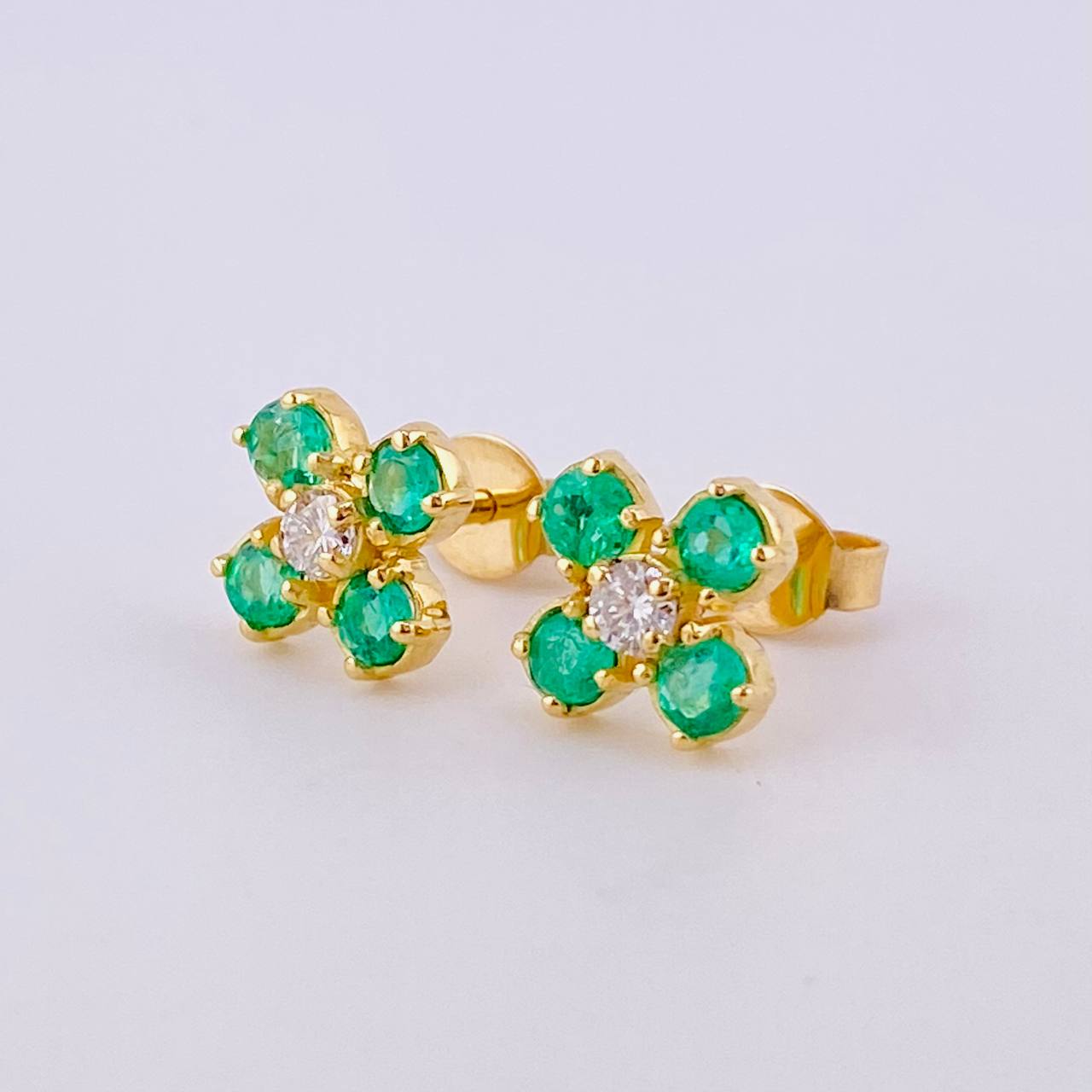 Topos Trebol 4 Hojas Esmeraldas 40pts Diamante 10pts 1.95gr / 7.6mm Oro Amarillo 18K