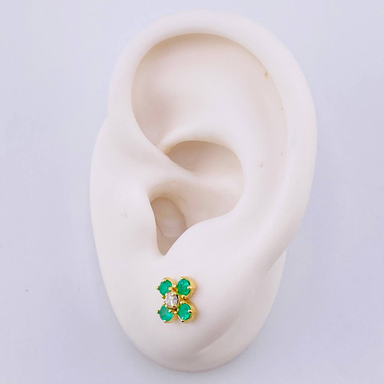 Topos Trebol 4 Hojas Esmeraldas 40pts Diamante 10pts 1.95gr / 7.6mm Oro Amarillo 18K