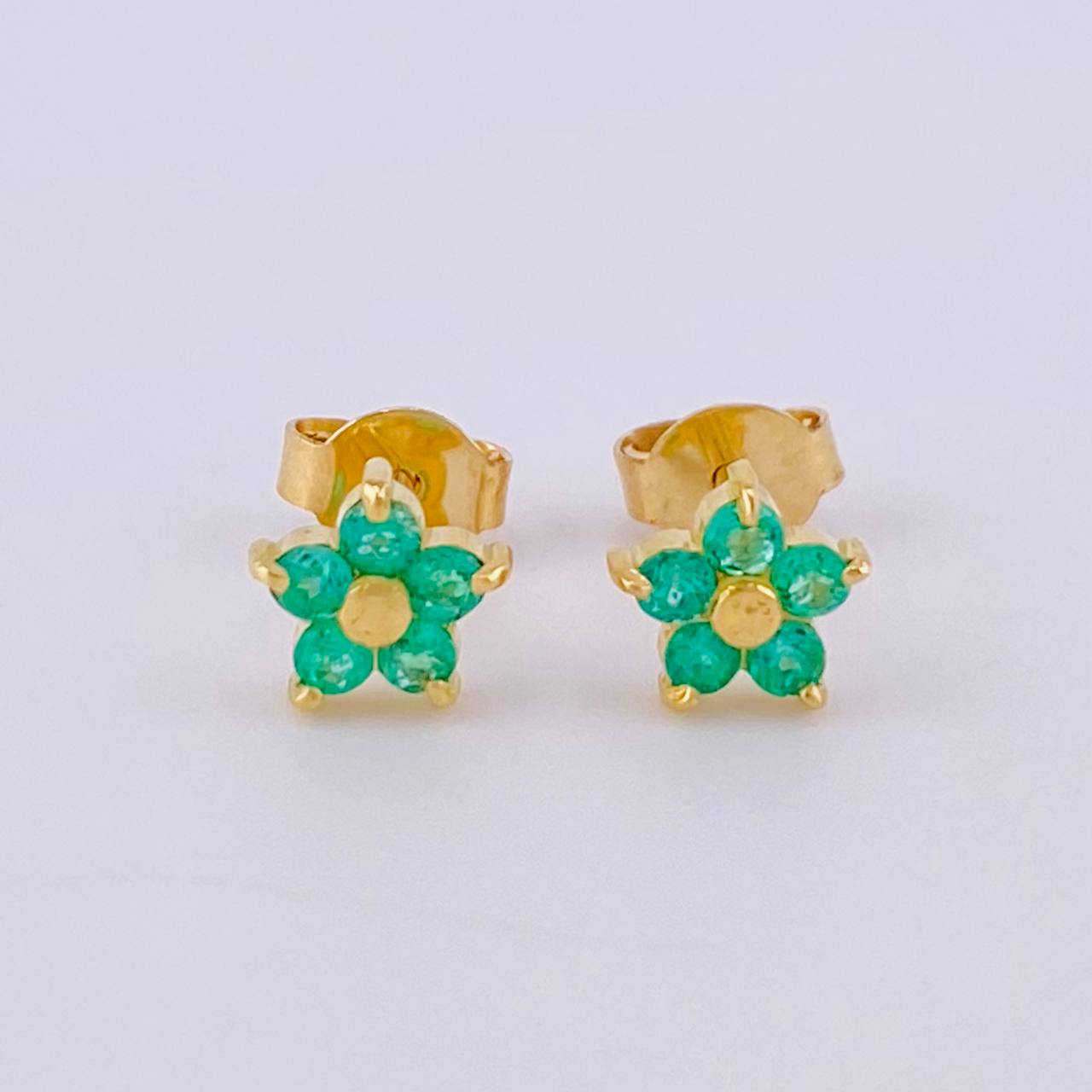 Topos Flor 5 Pétalos Esmeraldas 20pts 1.2gr / 6.2mm Oro Amarillo 18K