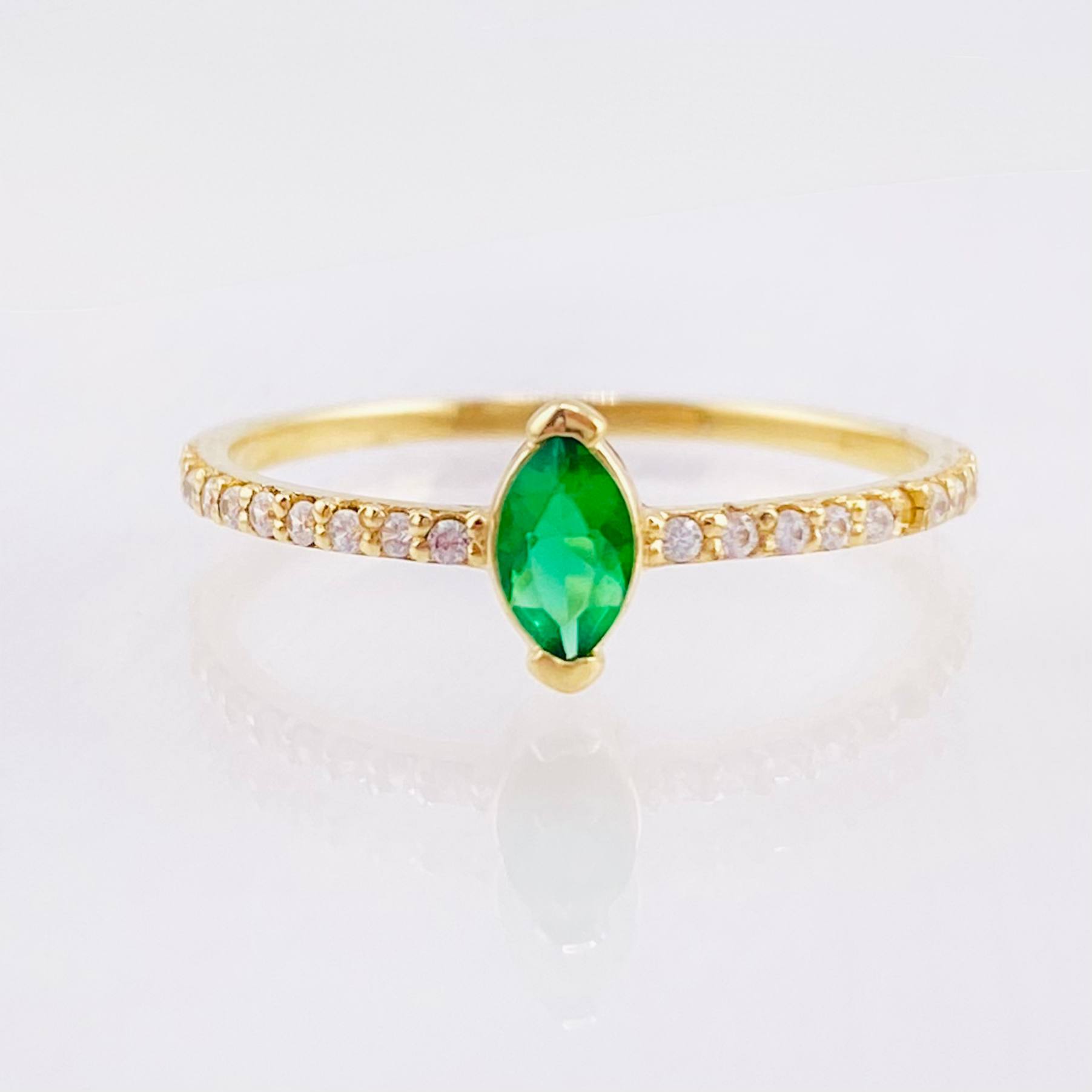 Anillo Solitario Gota 1.25gr / T6 1/2 / Oro Amarillo 18K *