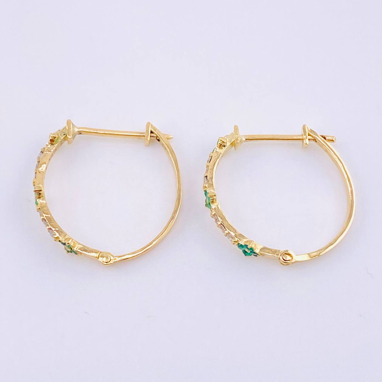 Candongas Trío Floral Esmeraldas 25pts Diamantes 12pts 1.95gr / 1.9cm / Oro Amarillo 18K