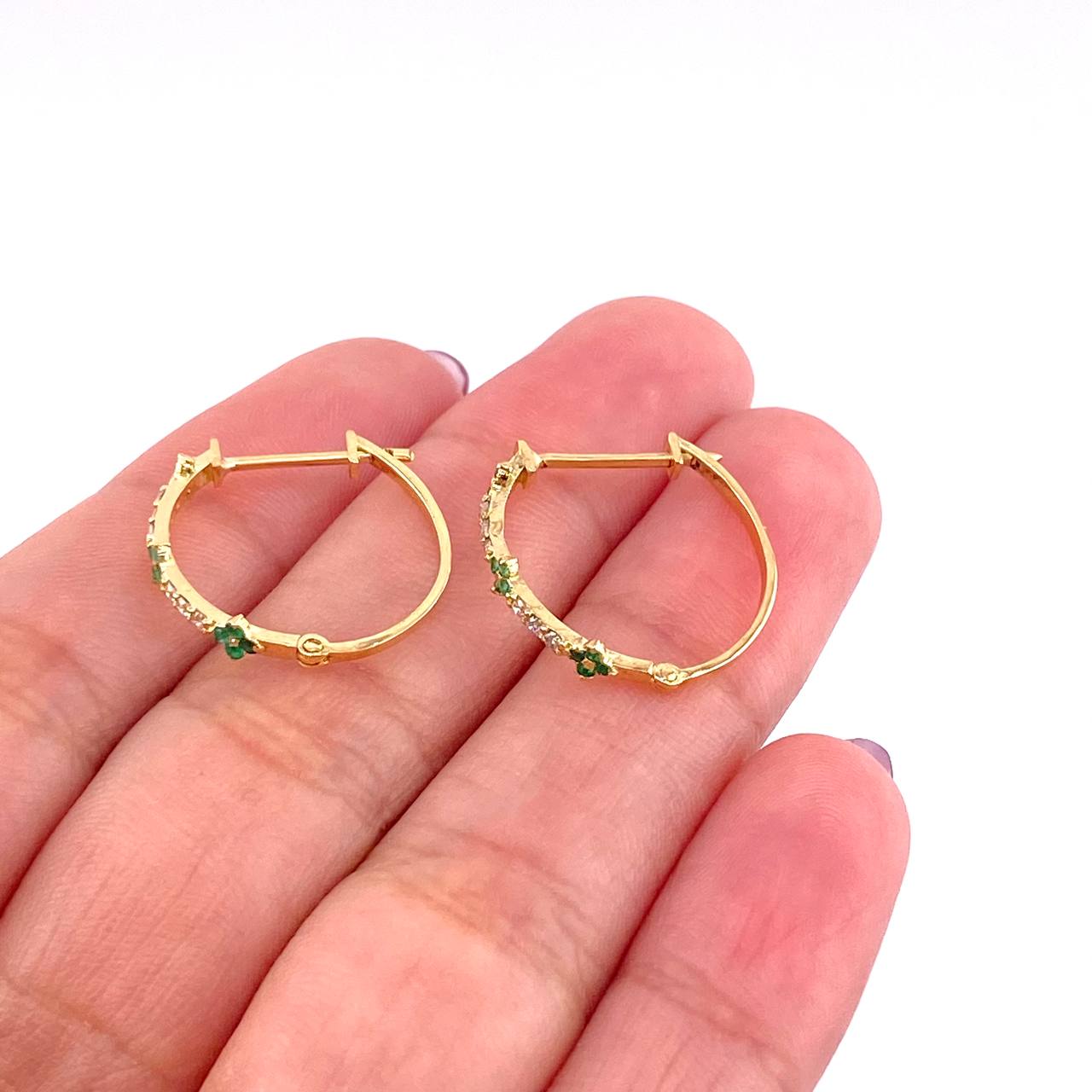 Candongas Trío Floral Esmeraldas 25pts Diamantes 12pts 1.95gr / 1.9cm / Oro Amarillo 18K