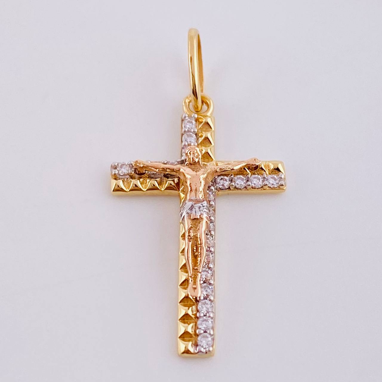 Dije Cruz Diamantado Lateral 1.9gr / 3cm / Oro Amarillo 18K