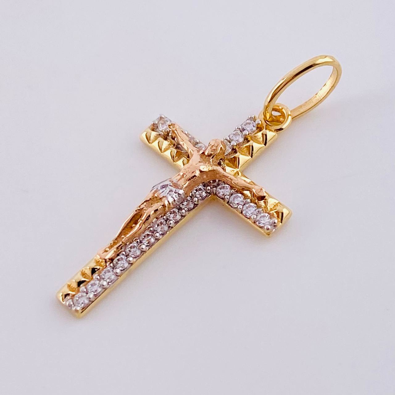 Dije Cruz Diamantado Lateral 1.9gr / 3cm / Oro Amarillo 18K