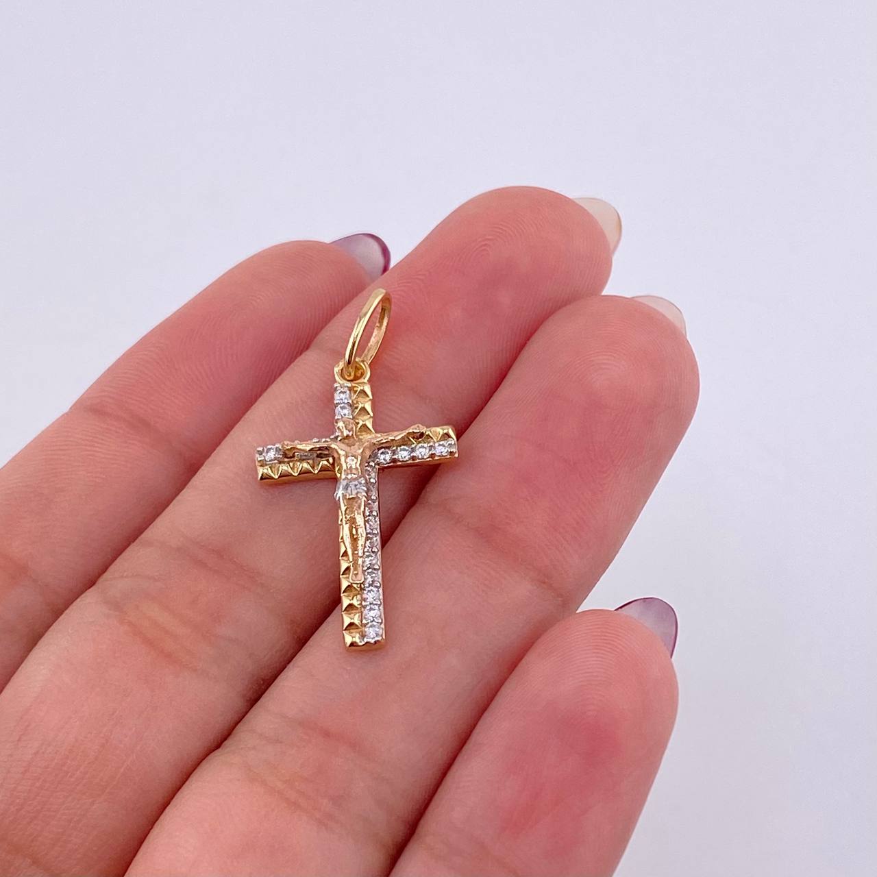 Dije Cruz Diamantado Lateral 1.9gr / 3cm / Oro Amarillo 18K