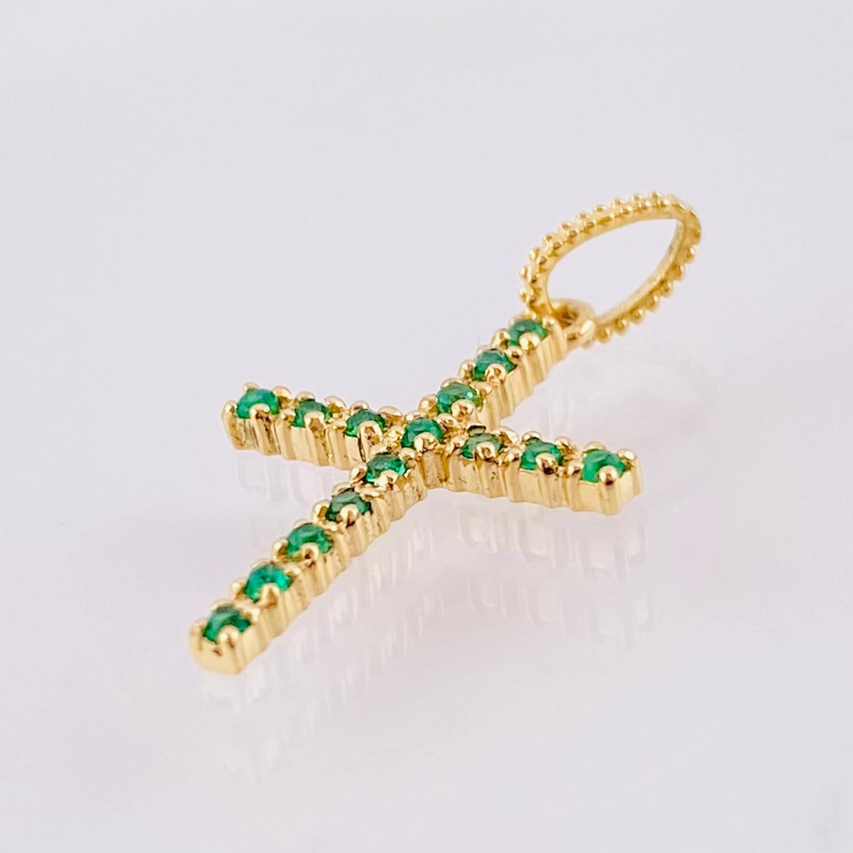 Dije Cruz Esmeraldas 11pts 0.9gr / 2.2cm / Oro Amarillo 18K ©