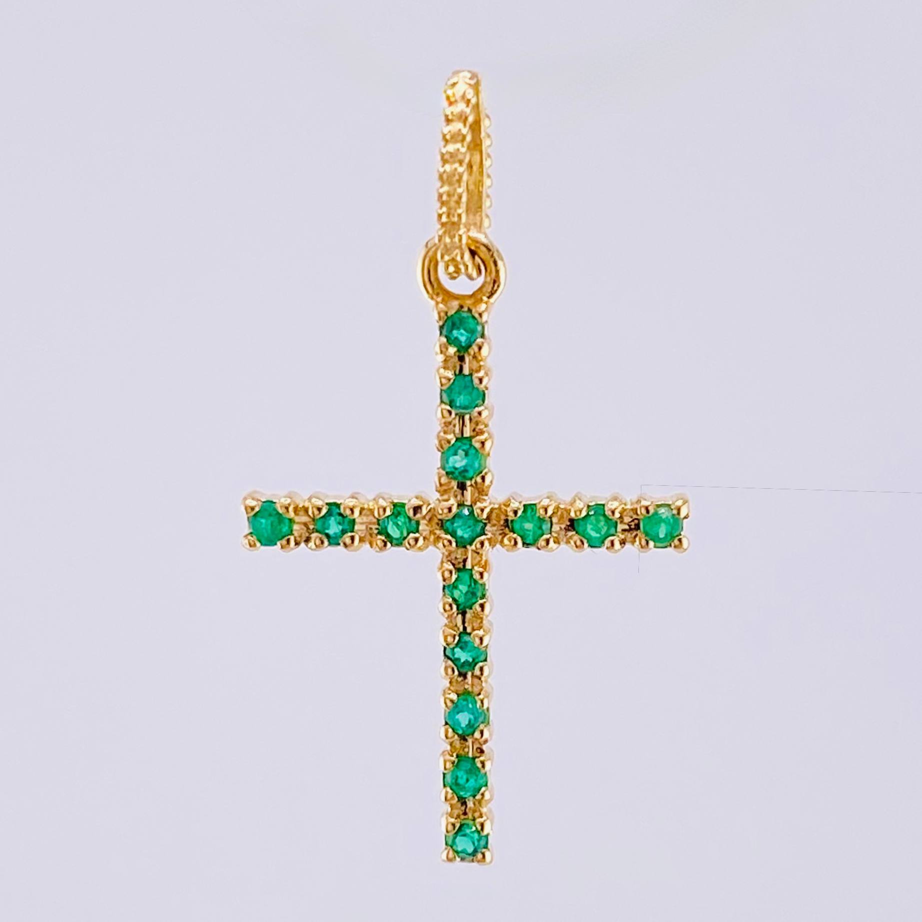 Dije Cruz Esmeraldas 11pts 0.9gr / 2.2cm / Oro Amarillo 18K ©