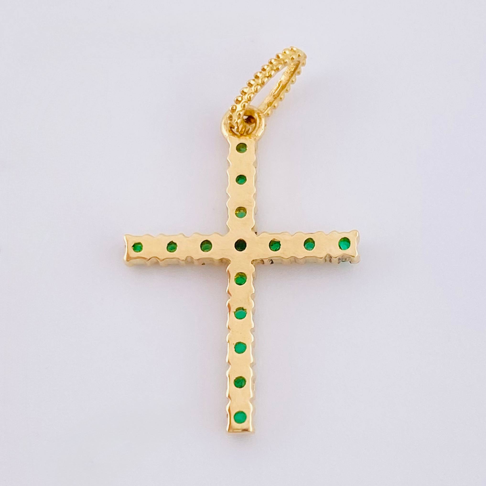 Dije Cruz Esmeraldas 11pts 0.9gr / 2.2cm / Oro Amarillo 18K ©