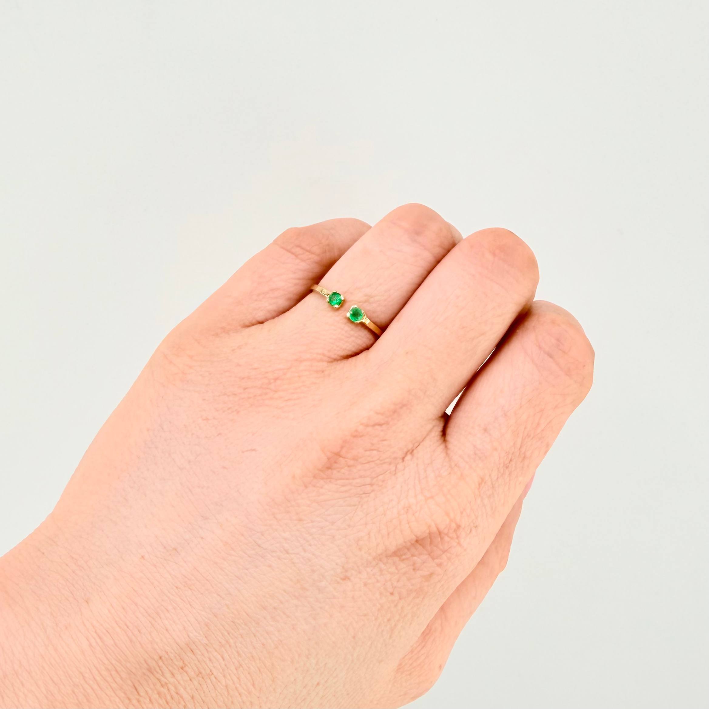 Anillo Esmeraldas 18pts 1.1gr / T5 3/4 / Oro Amarillo 18K