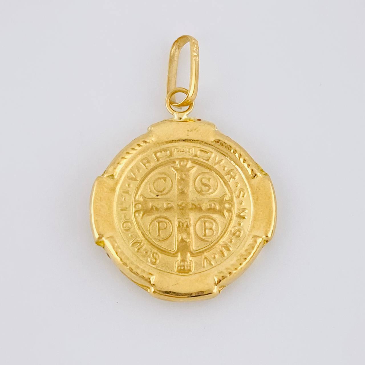 Dije San Benito 1.3 g / 2.7 cm Oro Amarillo 18K