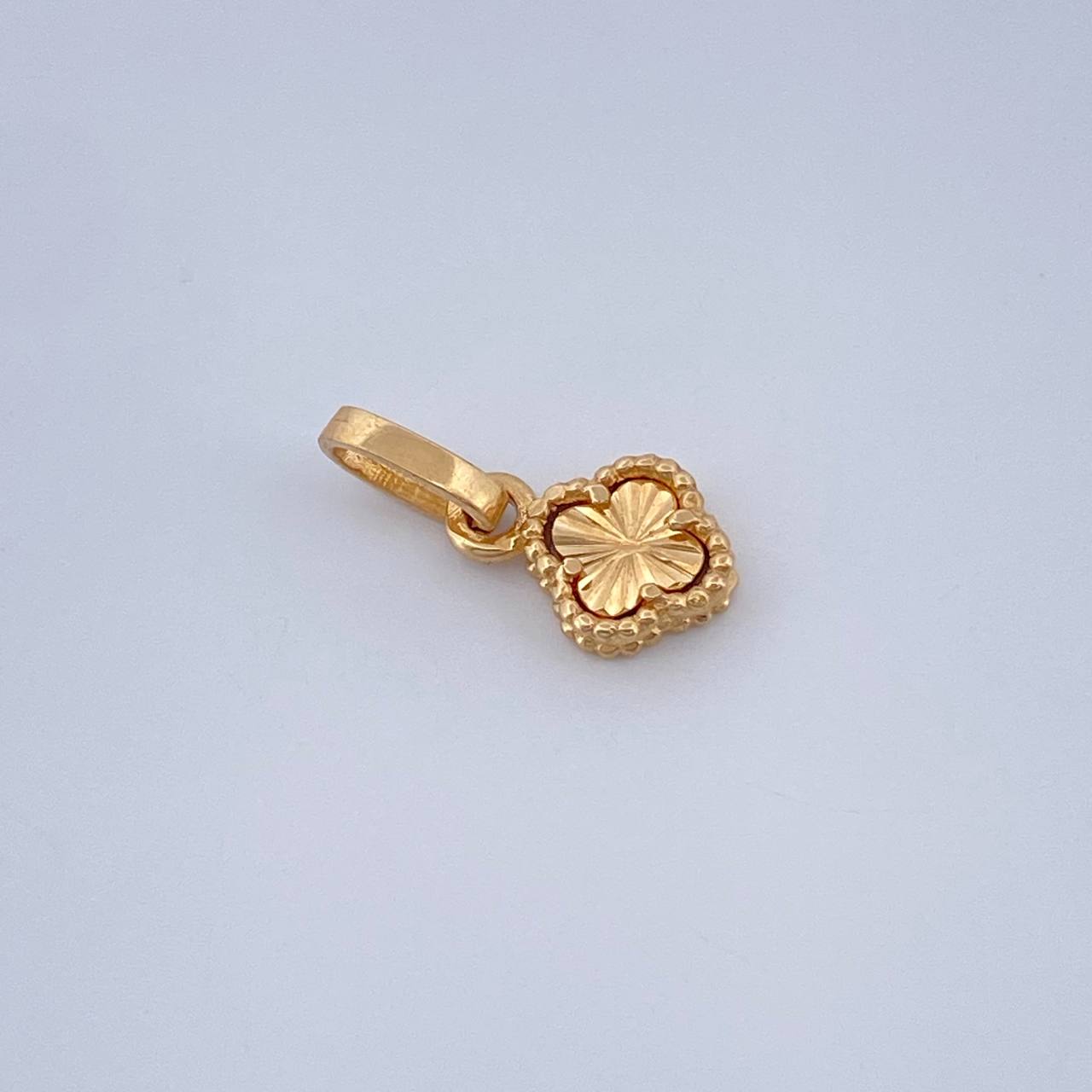 Dije Trebol 0.45gr / 1cm / Oro Amarillo 18K &