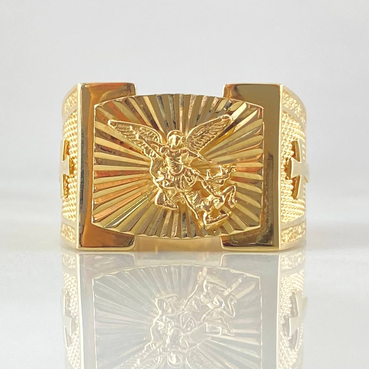 Anillo San Miguel Arcángel Cruces Texturizadas 6.9gr / T10 3/4 / Oro 18K