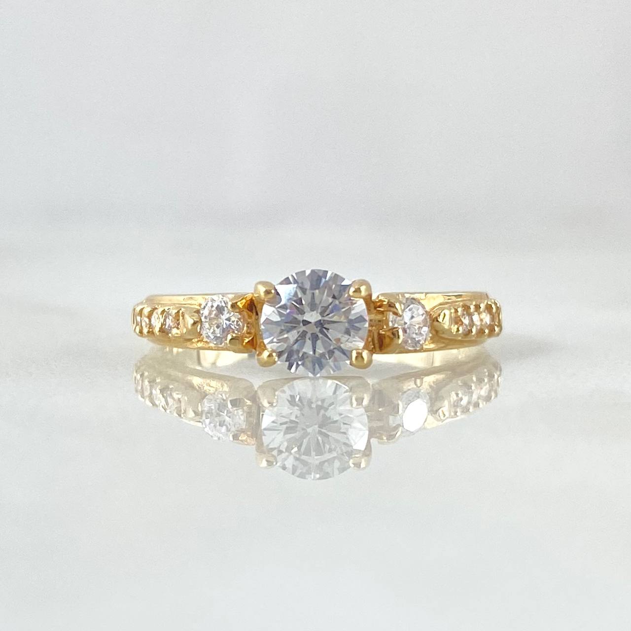 Anillo Solitario Carril Tupido 2.25gr / T5 1/2 / Cricones Blancos Oro Amarillo 18K