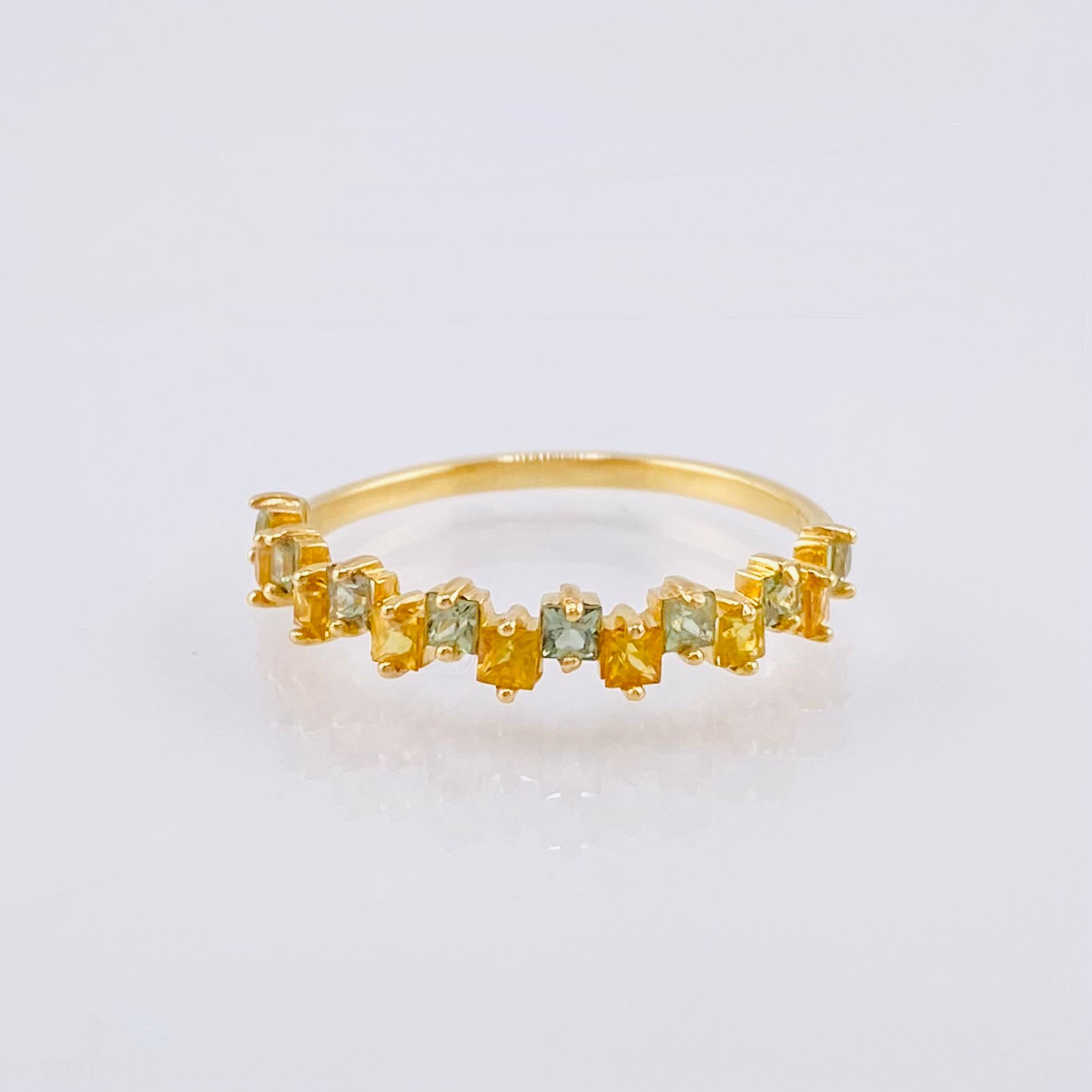 Anillo Zafiros Verdes Amarillos 90pts 1.75gr / T7 1/2 / Oro Amarillo 18K