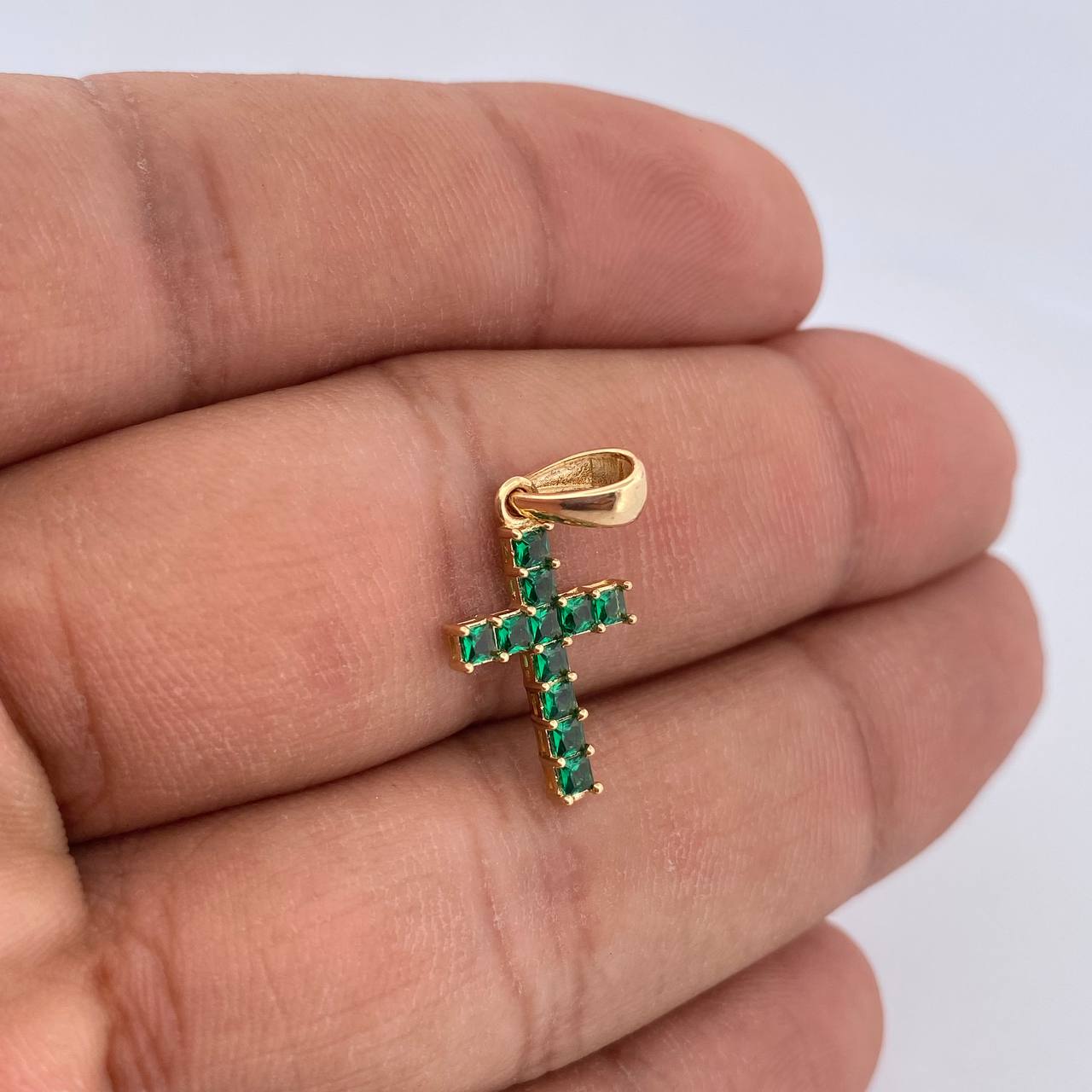 Dije Cruz  1.05gr / 2.5cm / Oro 18K &