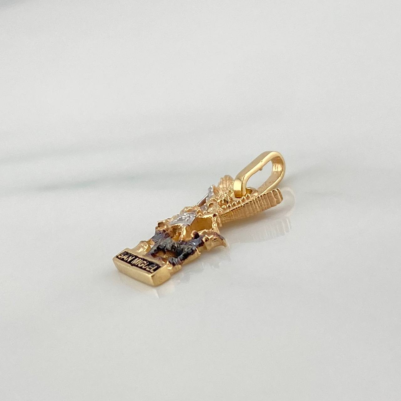 Dije San Miguel Arcangel 1.5 g / 2 cm Tres Oros 18K