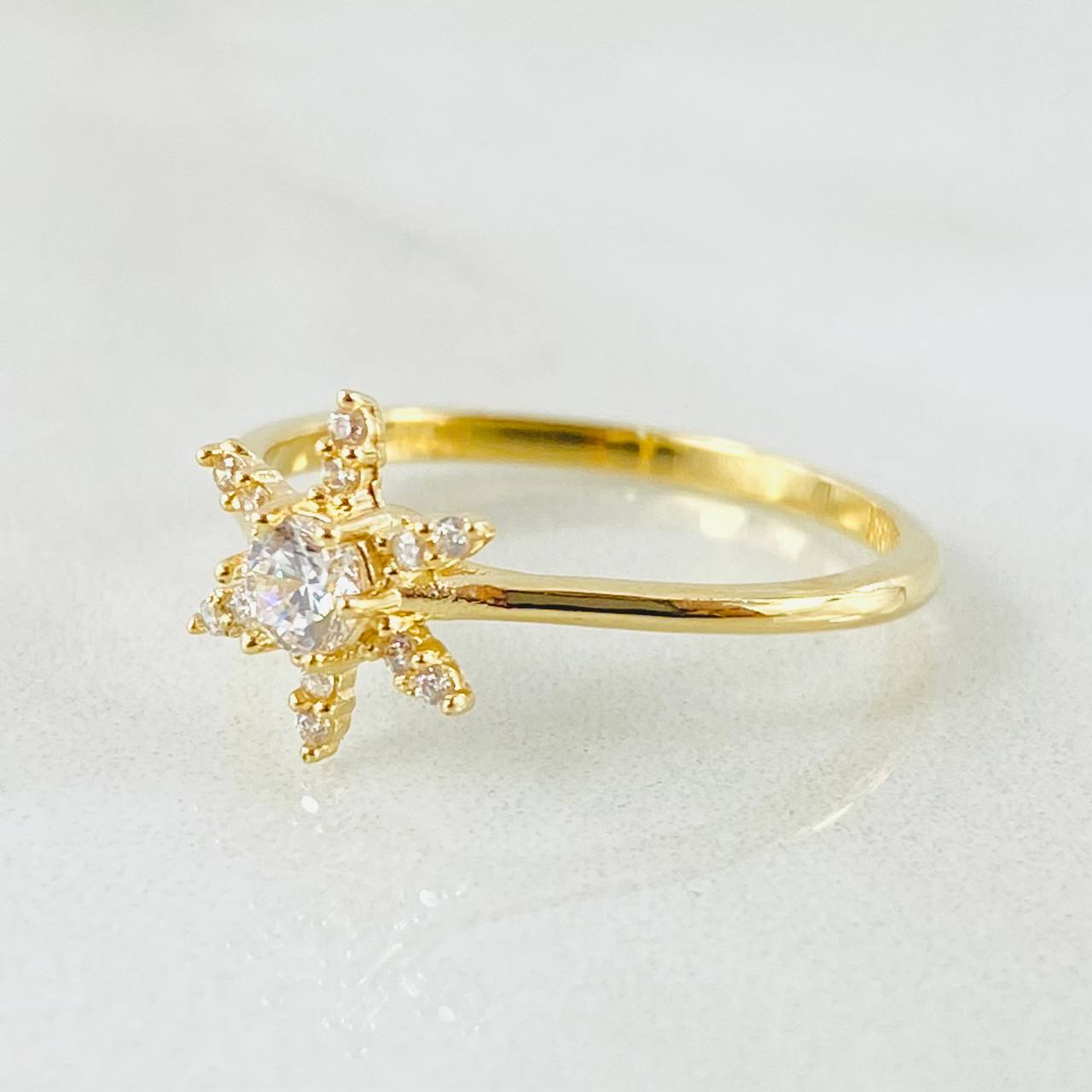 Anillo Estrella Fugaz 2.1gr / T6 3/4 / Oro Amarillo 18K