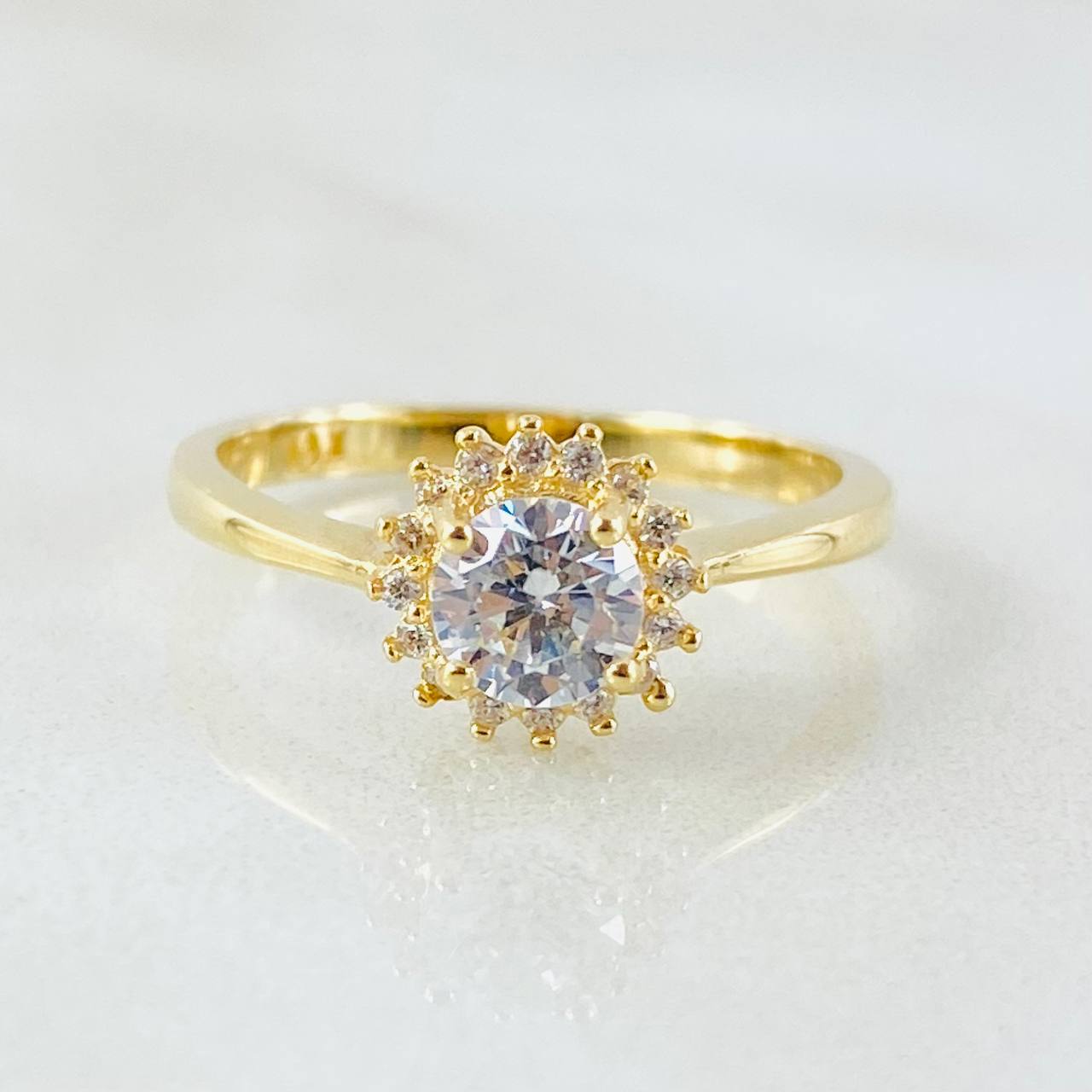 Anillo Halo Flor 2.6gr / T6 1/2 / Oro Amarillo 18K