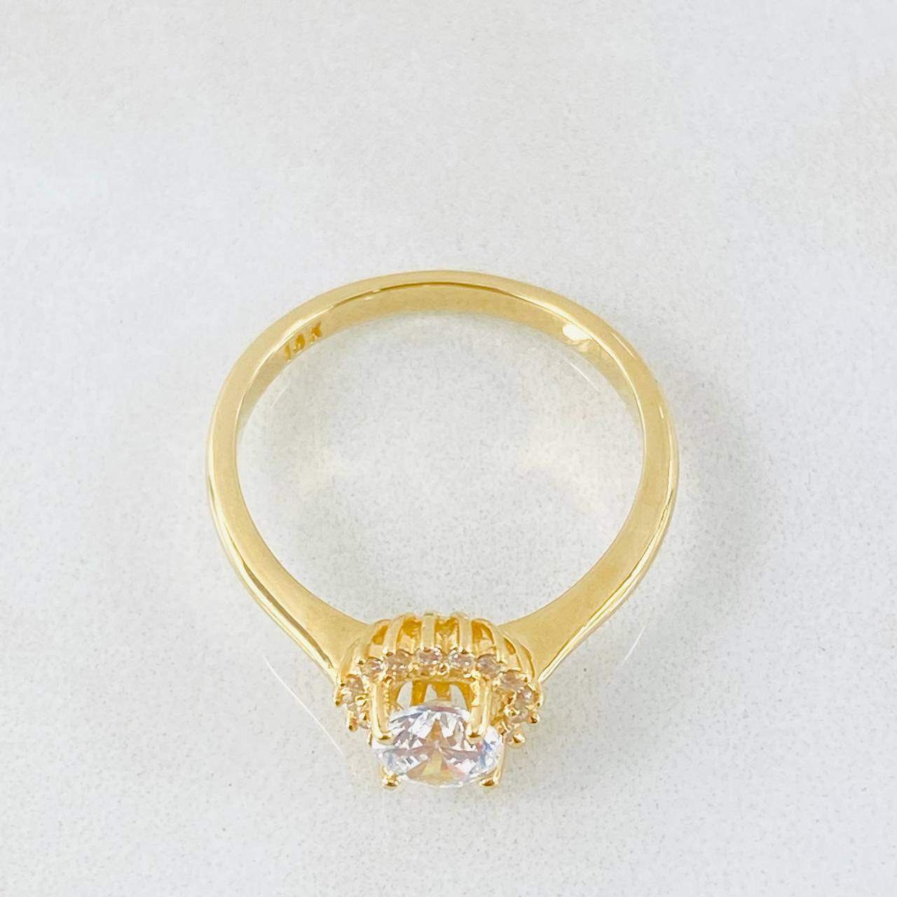 Anillo Halo Flor 2.6gr / T6 1/2 / Oro Amarillo 18K