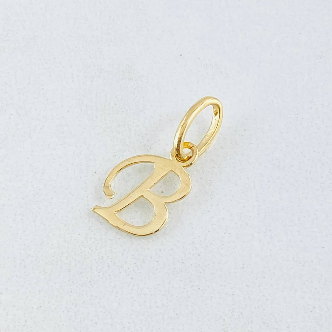 Dije Letra B 0.4gr / 1.6cm / Oro Amarillo 18K