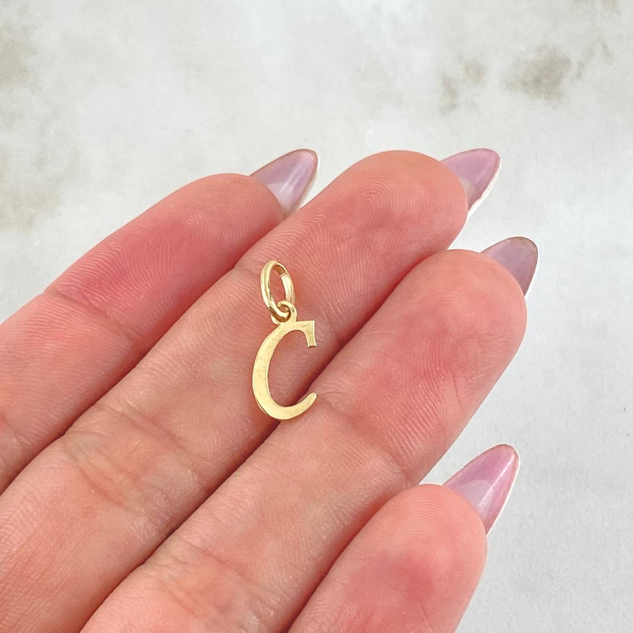 Dije Letra C 0.35gr / 1.8cm / Oro Amarillo 18K