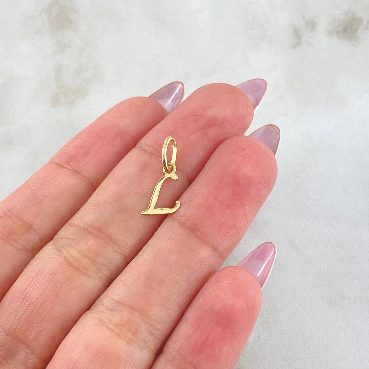 Dije Letra L 0.35gr / 1.6cm / Oro Amarillo 18K