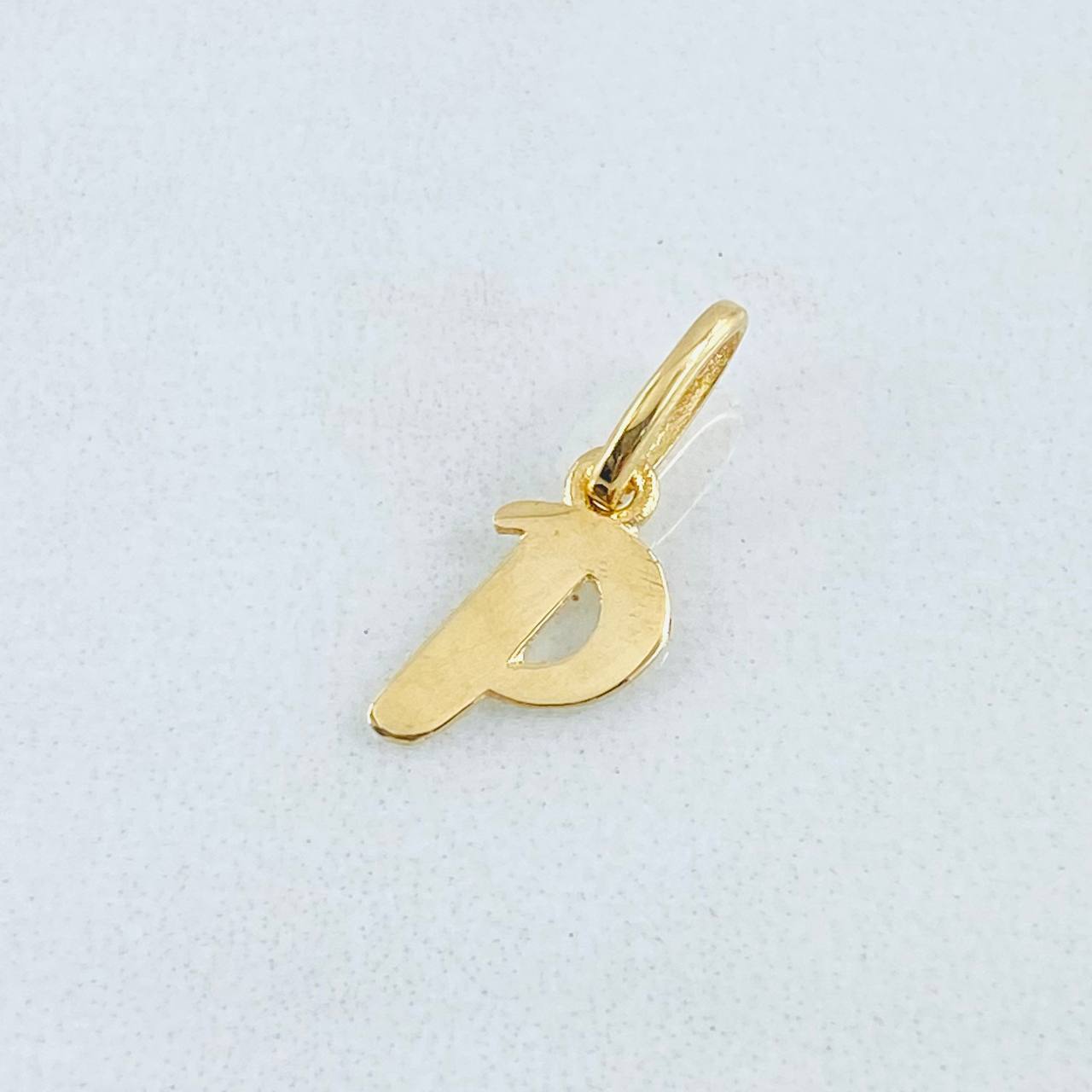 Dije Letra P Cursiva 0.45gr / 1.6cm / Oro Amarillo 18K
