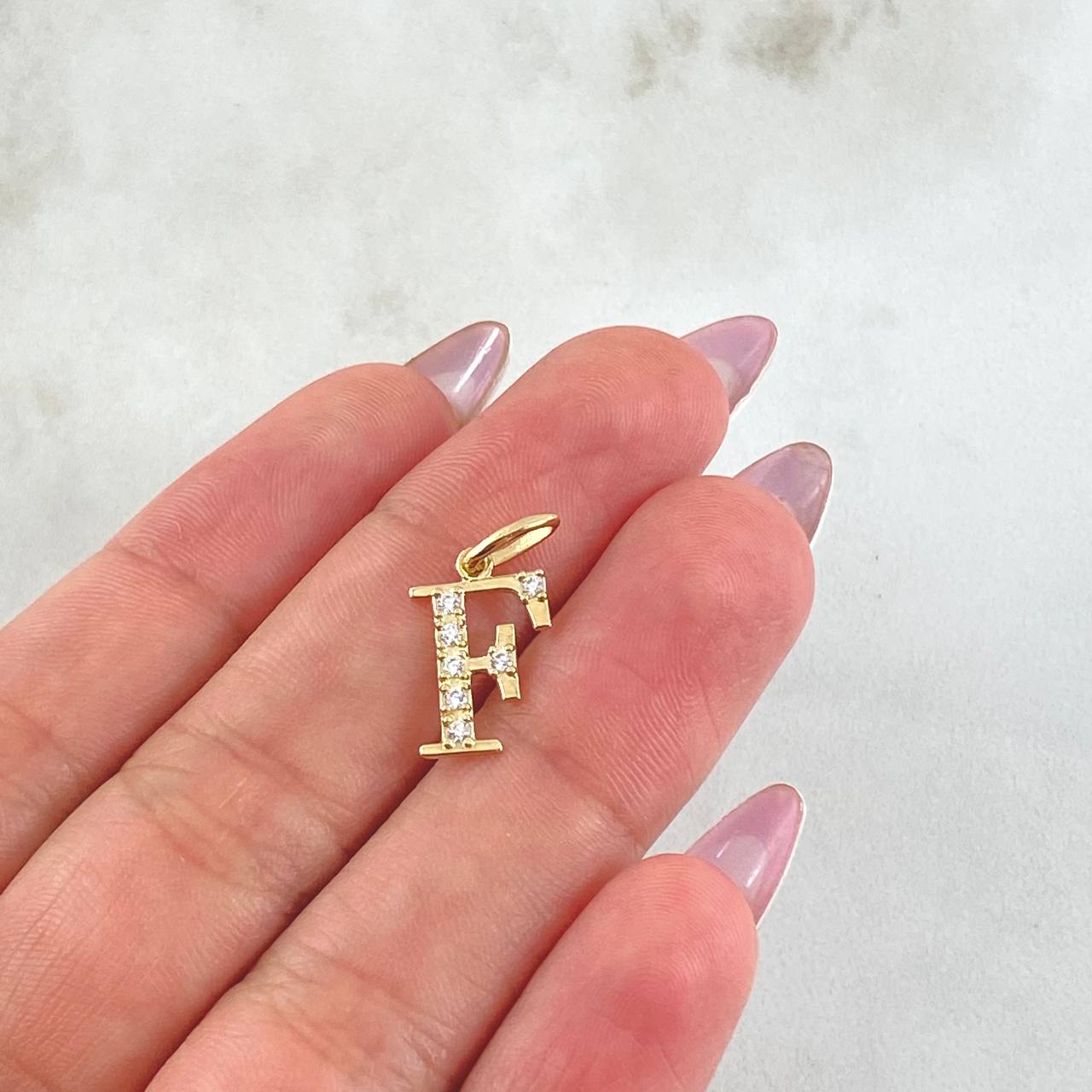 Dije Letra F 0.75gr / 2cm / Oro Amarillo 18K