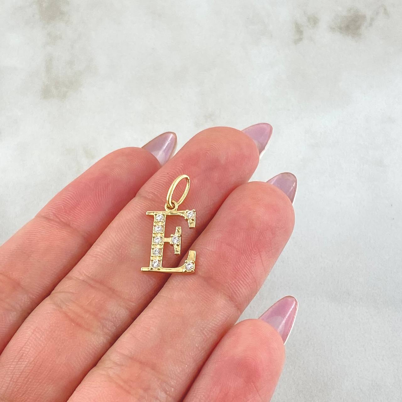Dije Letra E 0.85gr / 2cm / Oro Amarillo 18K