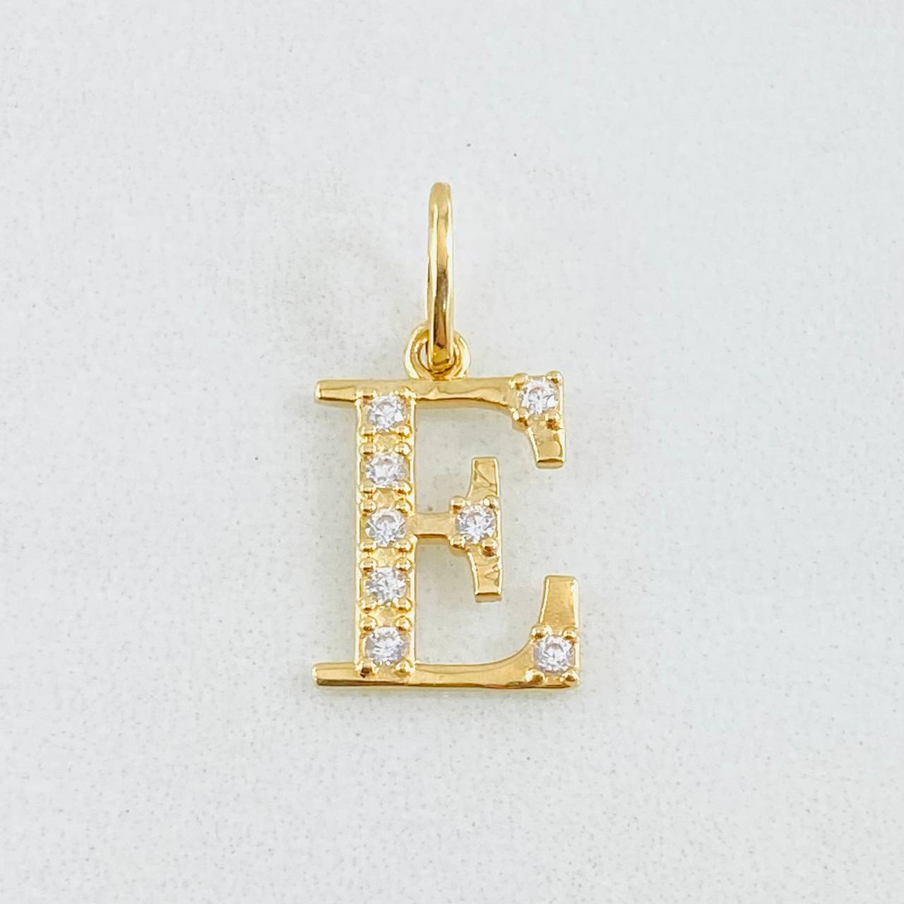 Dije Letra E 0.85gr / 2cm / Oro Amarillo 18K