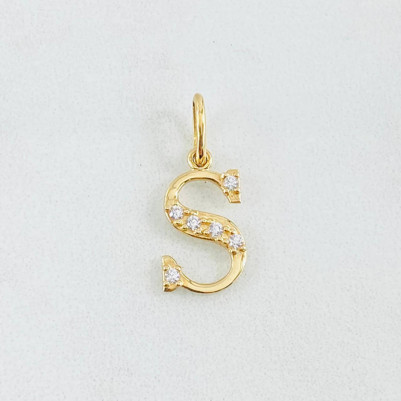 Dije Letra S 0.8gr / 2cm / Oro Amarillo 18K