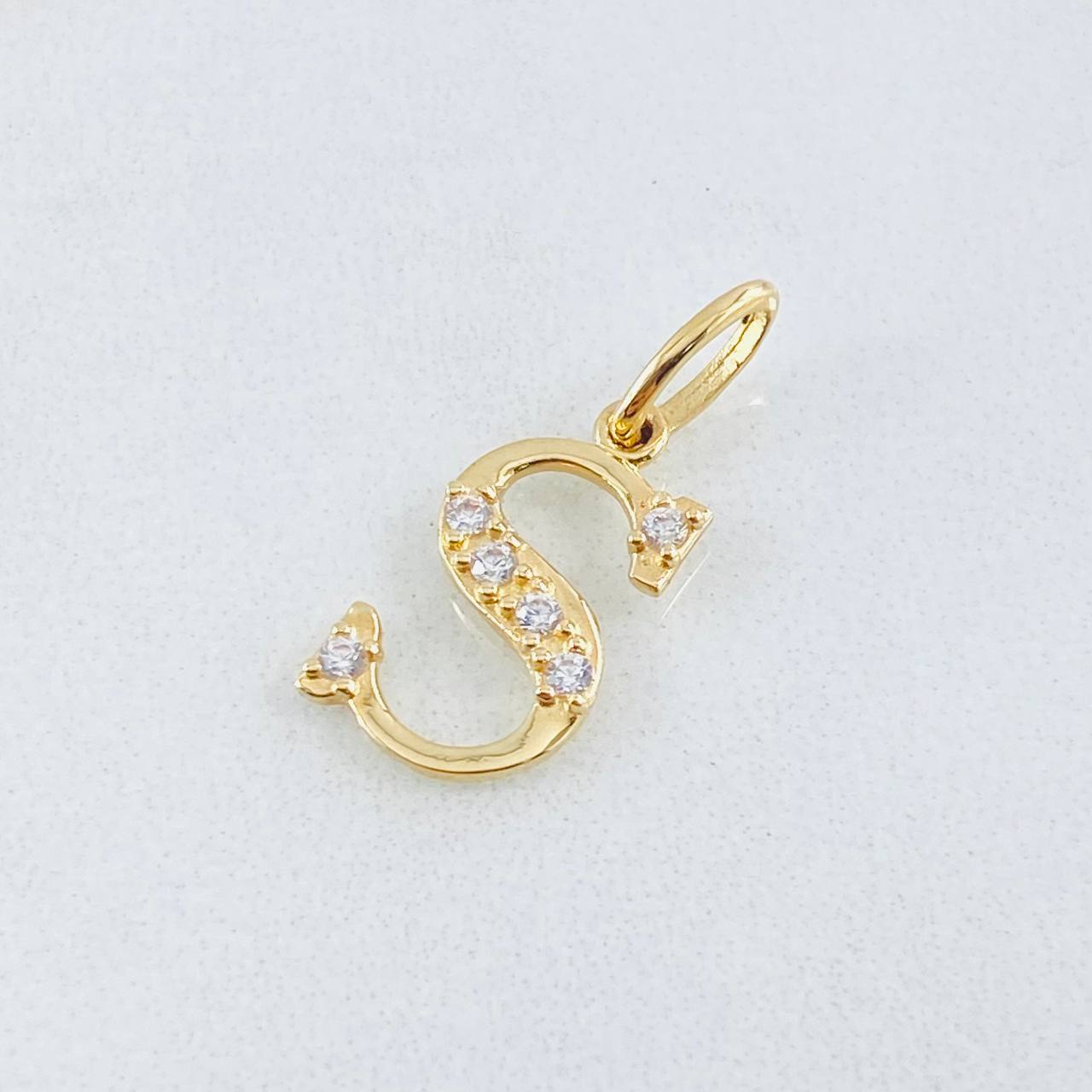 Dije Letra S 0.8gr / 2cm / Oro Amarillo 18K