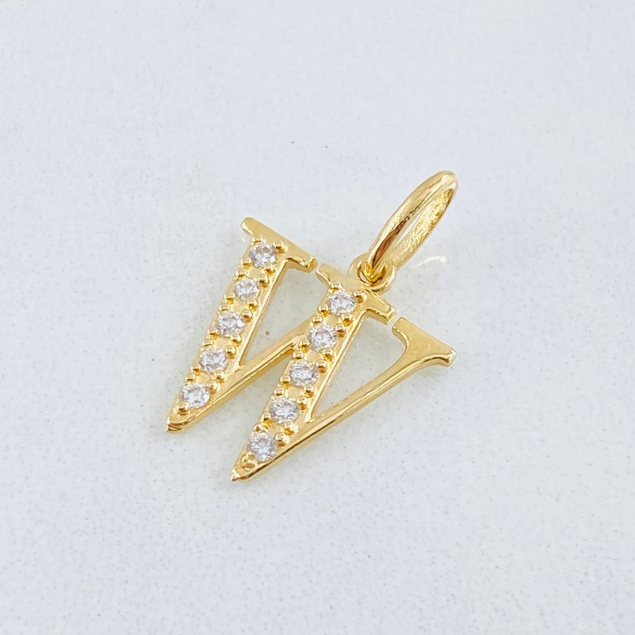 Dije Letra W 1gr / 2cm / Oro Amarillo 18K