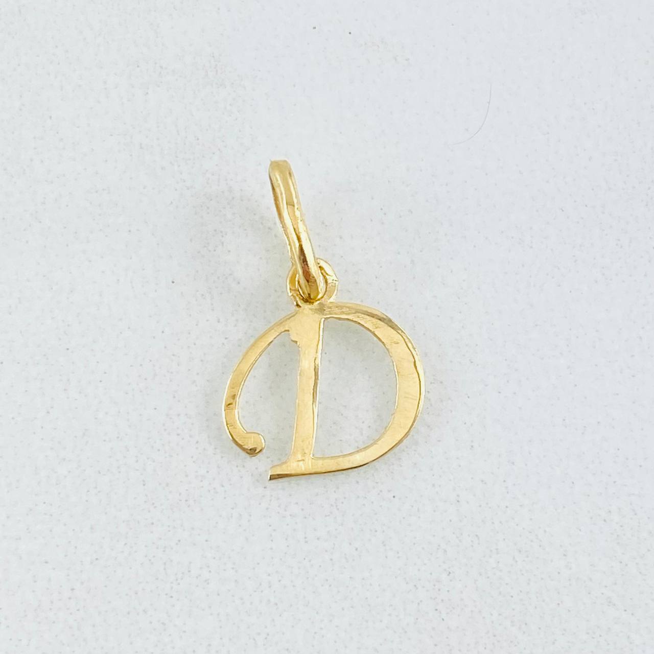 Dije Letra D 0.4gr / 1.7cm / Oro Amarillo 18K