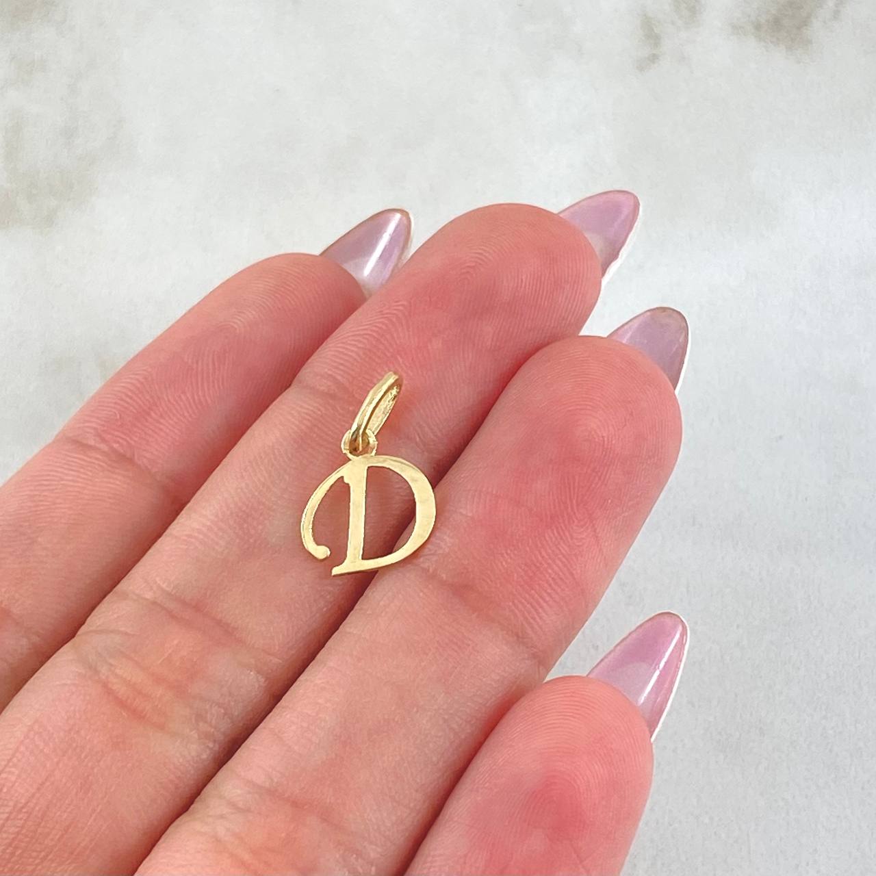 Dije Letra D 0.4gr / 1.7cm / Oro Amarillo 18K