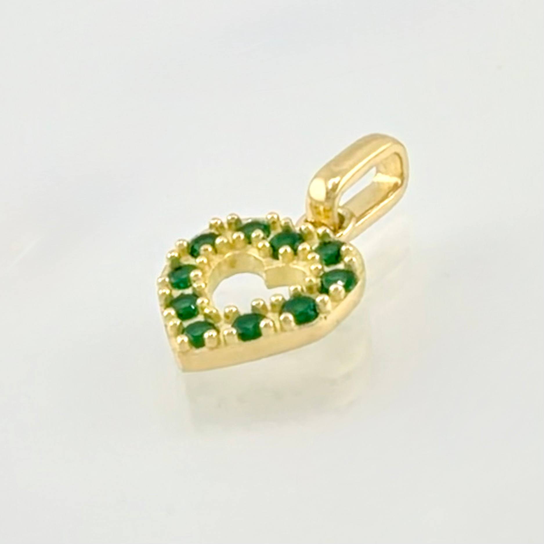 Dije Silueta Corazón 1.6gr / 1.8cm / Oro Amarillo 18K ©