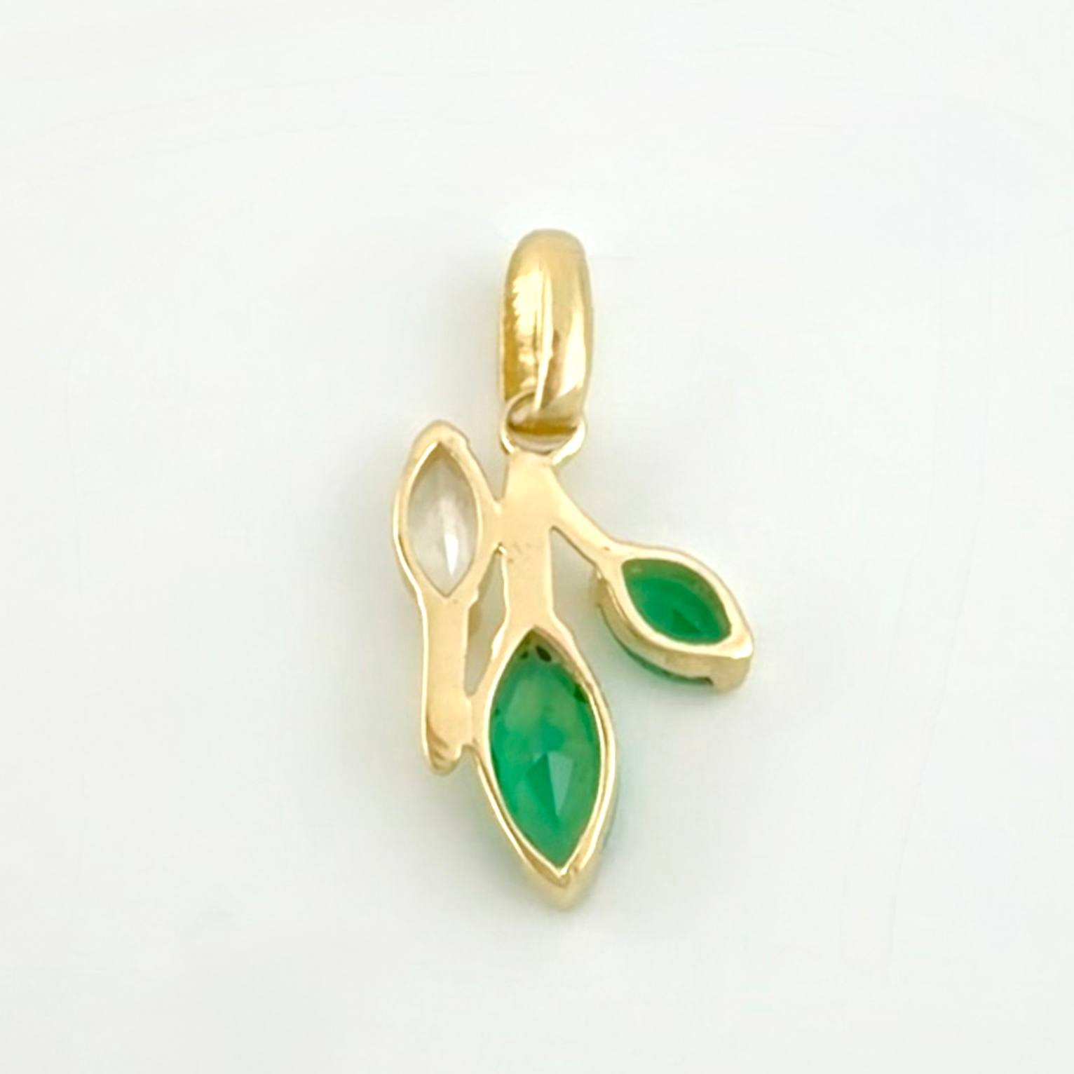Dije Muerdago 3 Hojas 1.05gr / 2cm / Oro Amarillo 18K ©