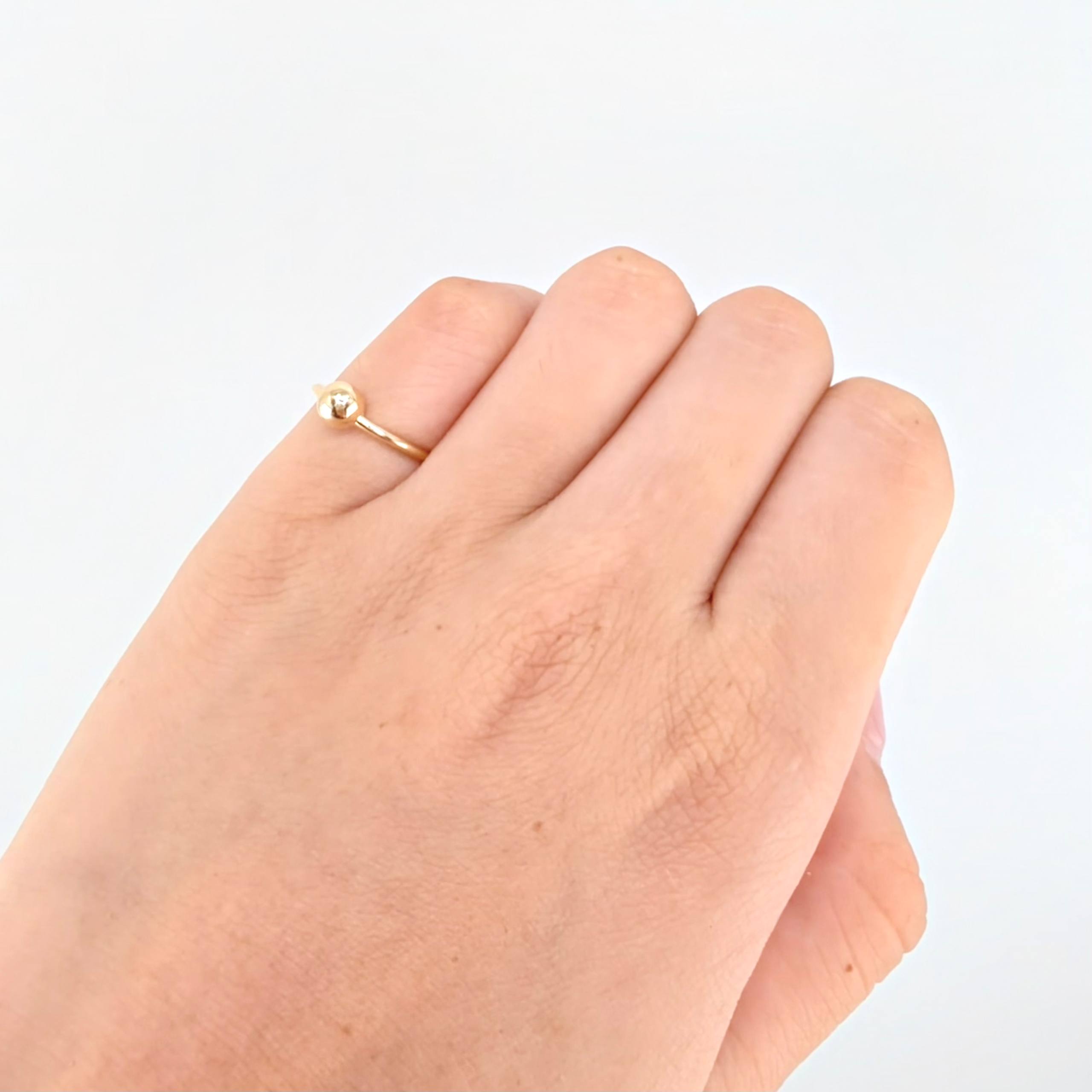 Anillo Medio Dedo Abrazo Media Bola 5mm 1.5gr / T3 1/2 / Oro Amarillo 18K