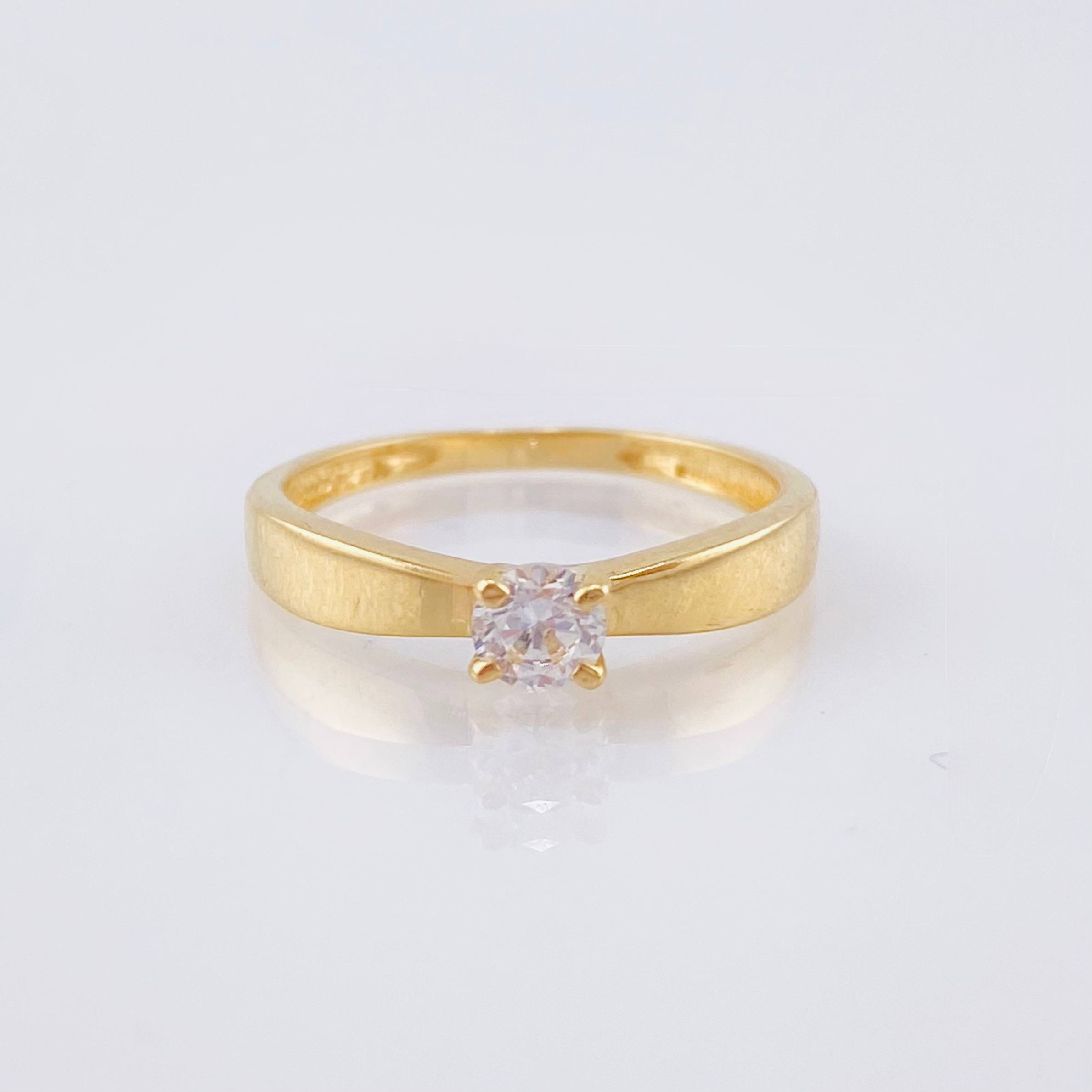 Anillo Solitario 1.95gr / T5 3/4 / Oro Amarillo 18K ©