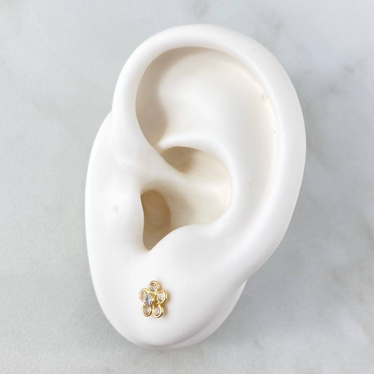 Topos Flor Sakura 0.75gr / 6mm Circones Blancos Oro Amarillo 18K ©