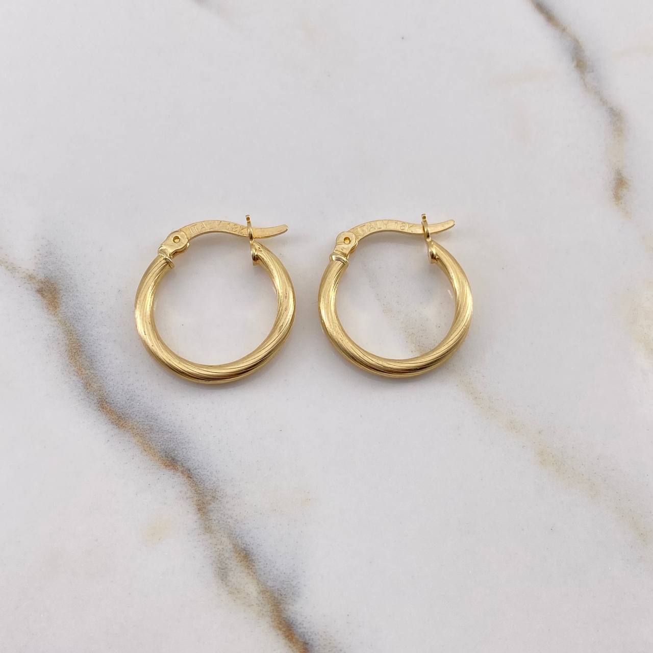 Candongas Juli 1.8gr / 1.9cm / Rayadas Oro Amarillo 18K $