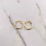 Candongas Eve 1.6gr / 1.9cm / Lisa Oro Amarillo 18K $