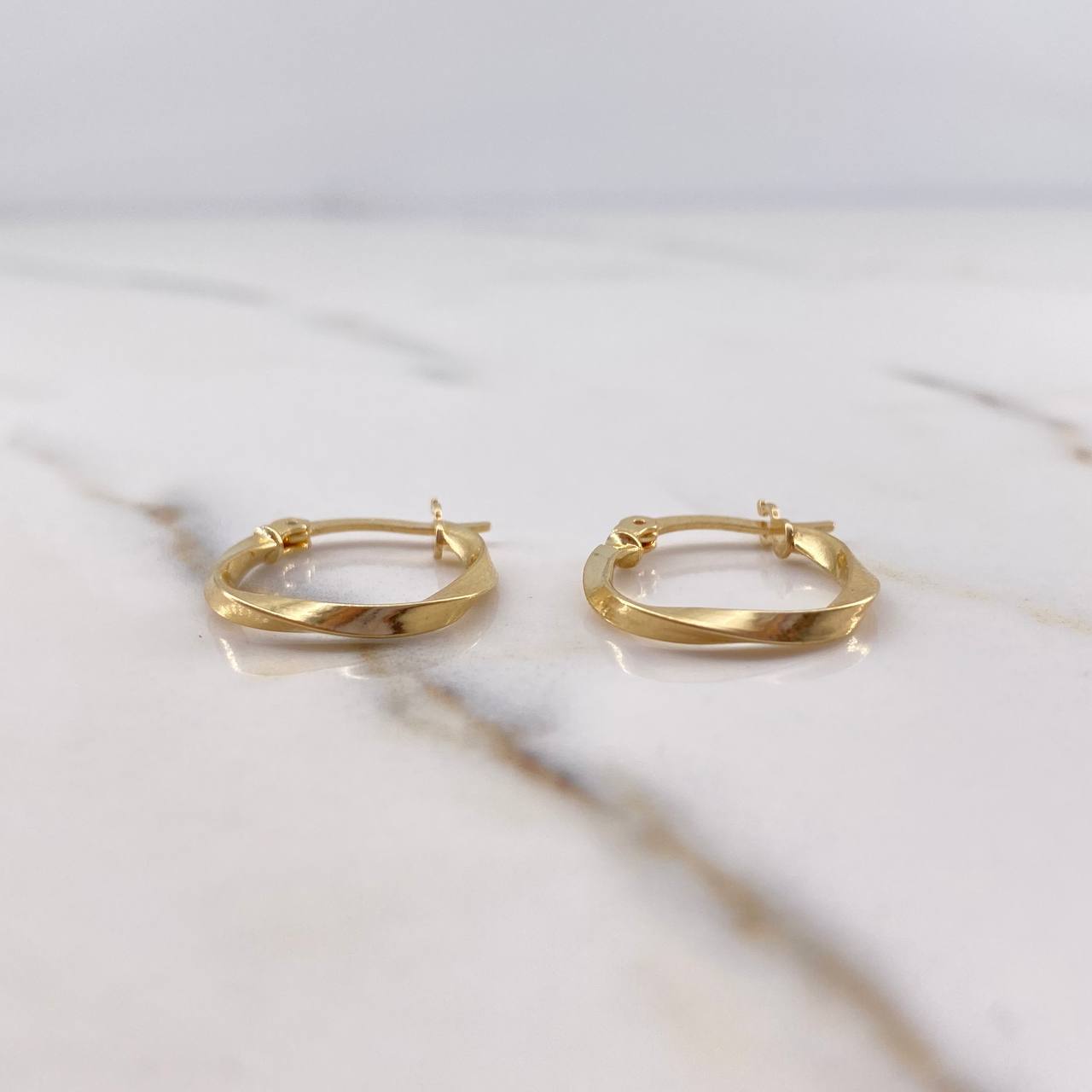 Candongas Eve 1.6gr / 1.9cm / Lisa Oro Amarillo 18K $