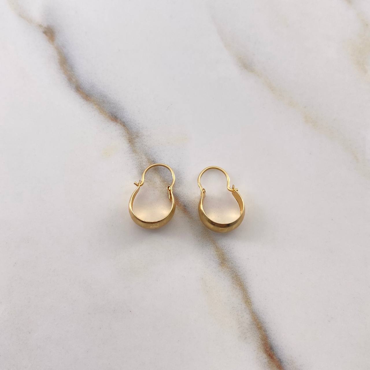 Candongas Ash 0.65gr / 1.3cm / Lineas Matizadas Oro Amarillo 18K #