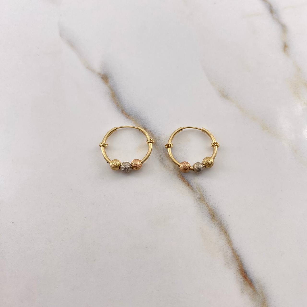 Candongas Aro 1.4gr / 1.6cm / Bolas Dimantadas Tres Oros Oro Amarillo 18K #