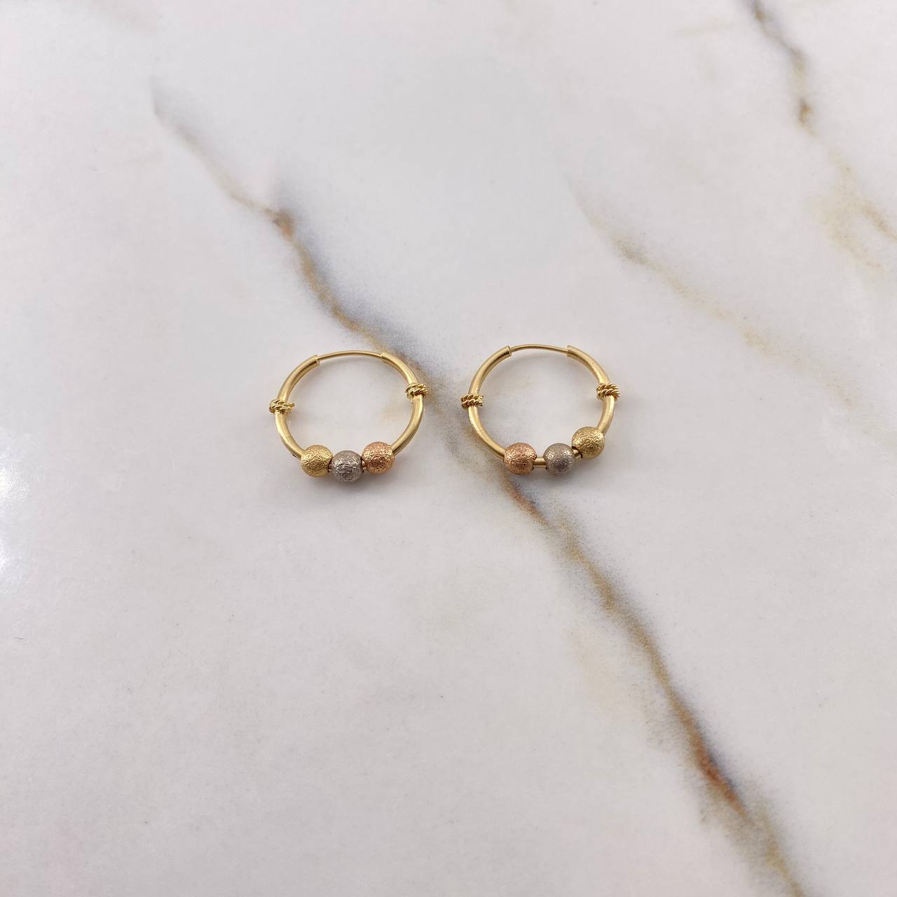 Candongas Aro 1.4gr / 1.6cm / Bolas Dimantadas Tres Oros Oro Amarillo 18K #