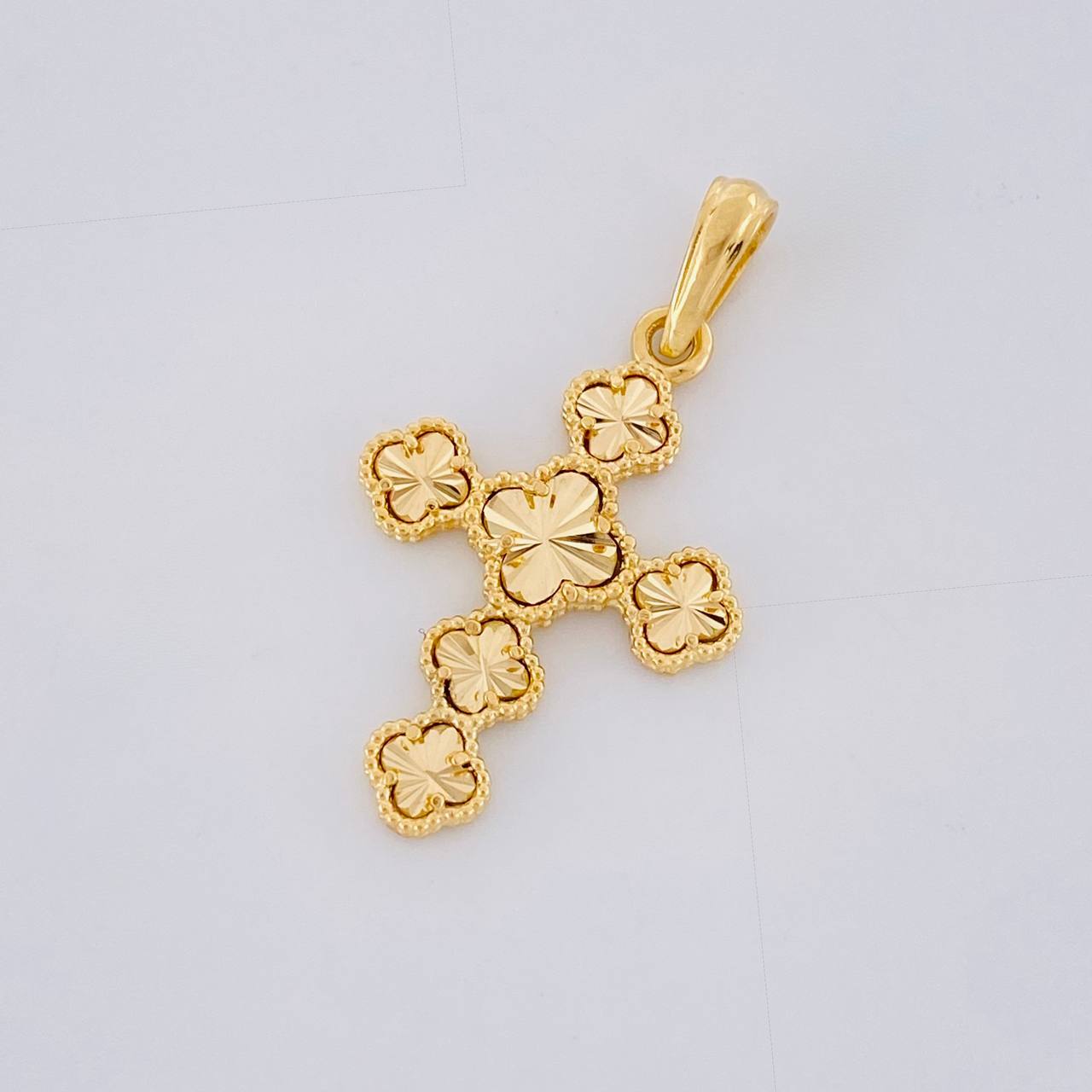 Dije Cruz Trebol 2.6g / 3.4cm Oro Amarillo 18K